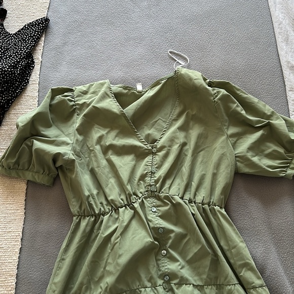 Green dress - Picture 2 of 4